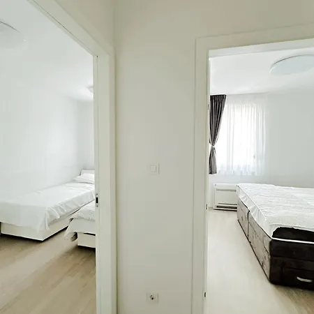 Apartment Enjoy With Wifi Parking ,balcony
